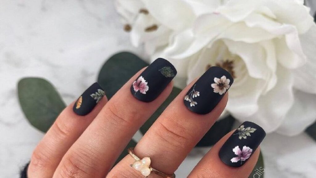 Try These Black Nail Art Ideas In Hindi | try these black nail art ideas |  HerZindagi