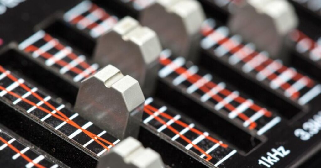 The Mooer GTRS Wing W900 Aurora RN: A Deep Dive into the Ultimate Guitar Effects Processor